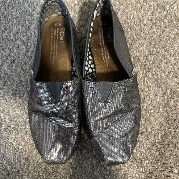 Toms - Picture 2 of 4